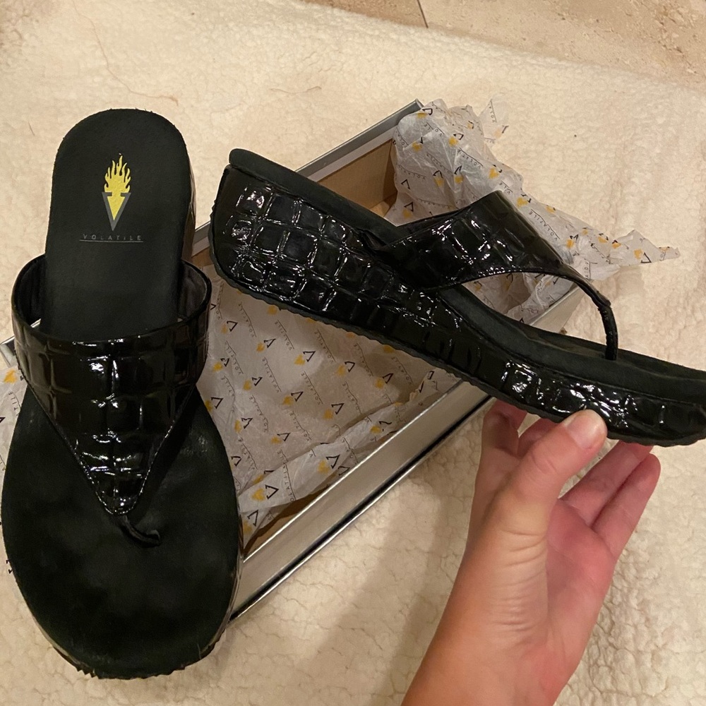 Volatile size 9 sandals